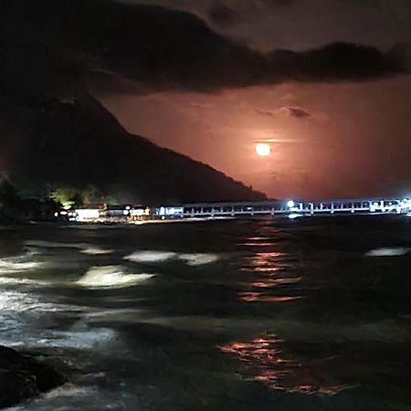 ホテル Mukut Seaview Kampong Mukut エクステリア 写真