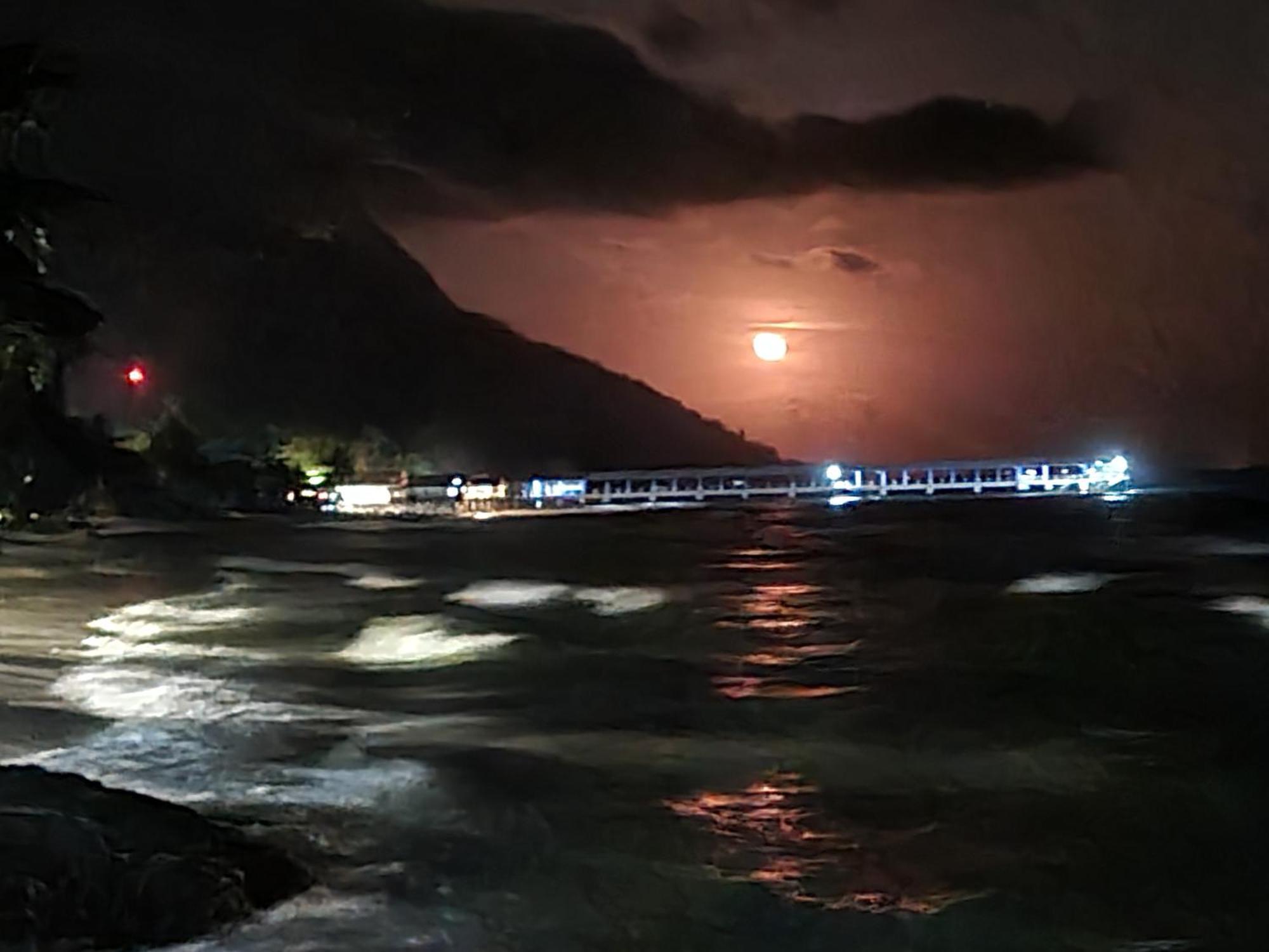 ホテル Mukut Seaview Kampong Mukut エクステリア 写真