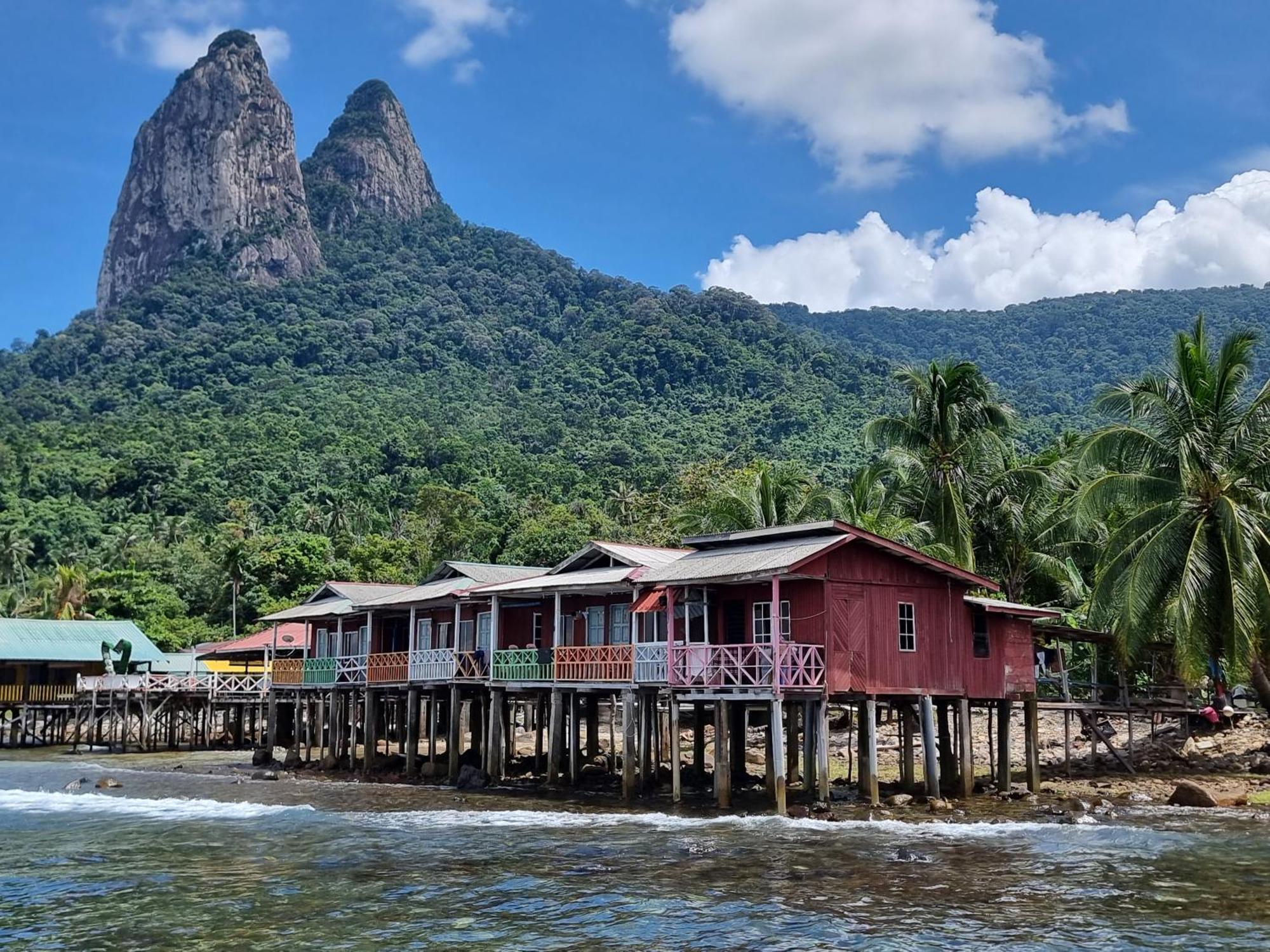 ホテル Mukut Seaview Kampong Mukut エクステリア 写真