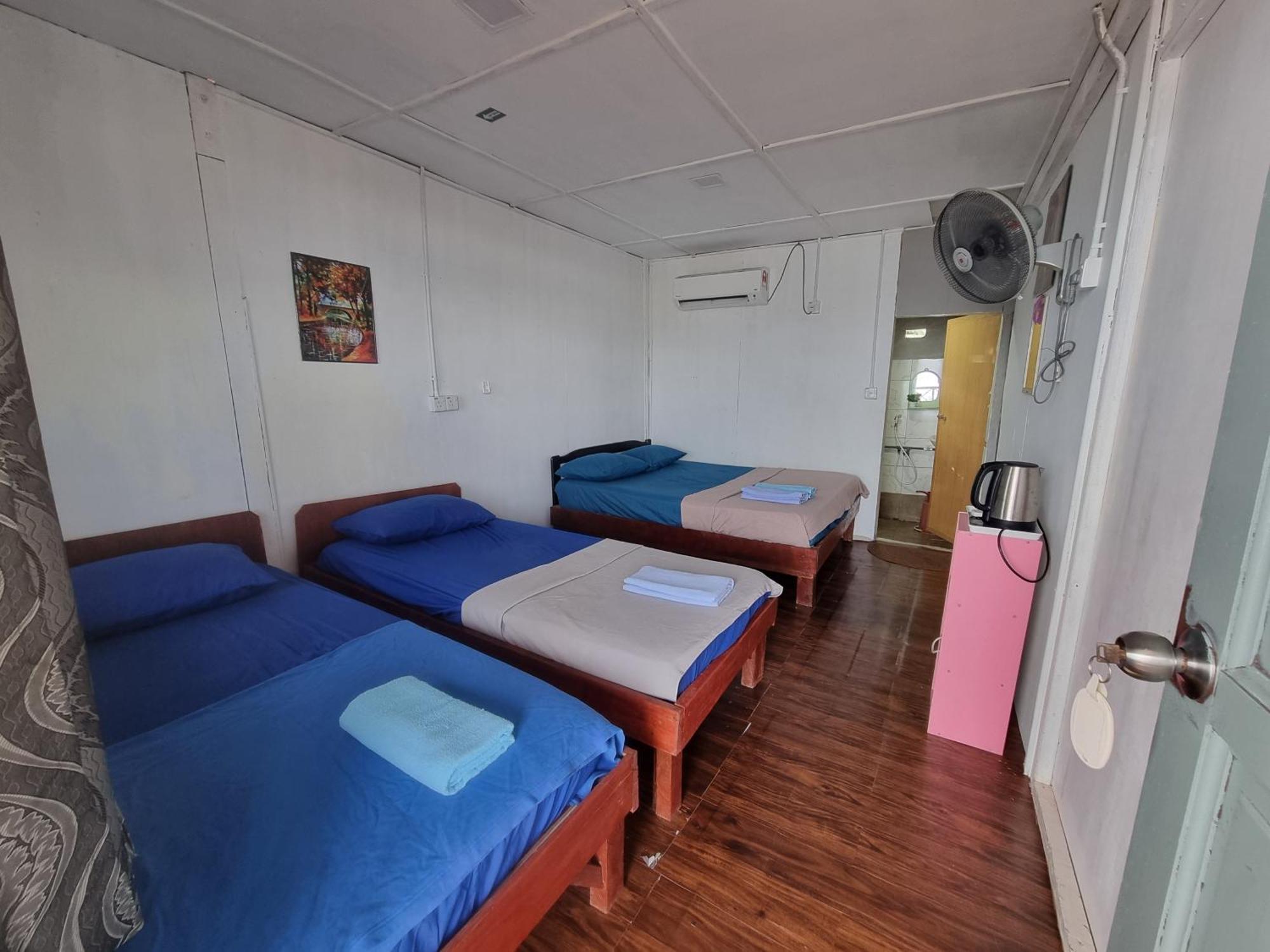 ホテル Mukut Seaview Kampong Mukut 部屋 写真