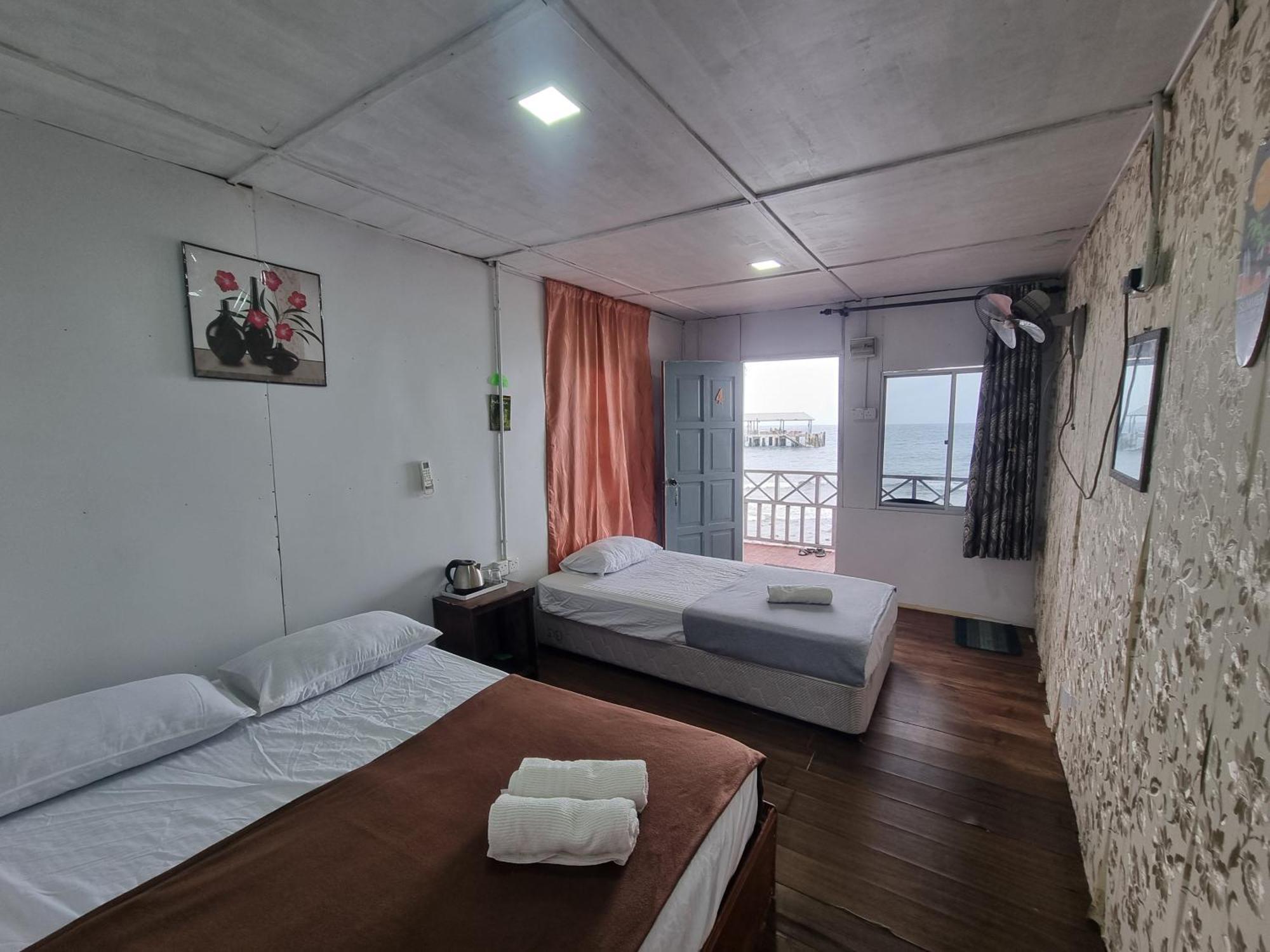 ホテル Mukut Seaview Kampong Mukut 部屋 写真